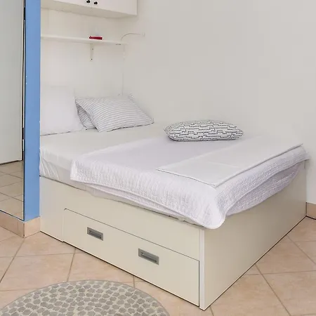 Apartment Mirna *